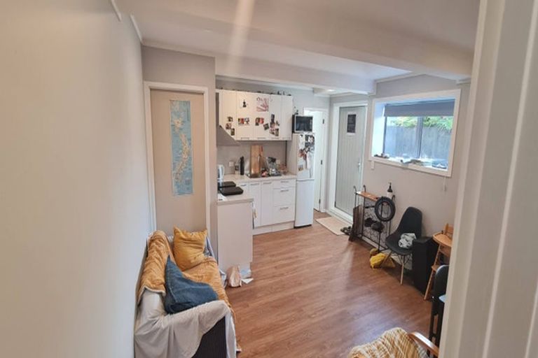 Photo of property in 1/4 James Scott Place, Te Atatu South, Auckland, 0602