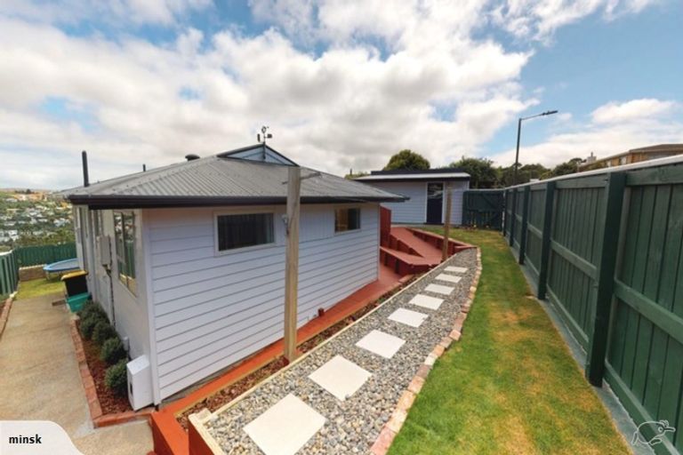 Photo of property in 41 Fitzpatrick Street, Newlands, Wellington, 6037