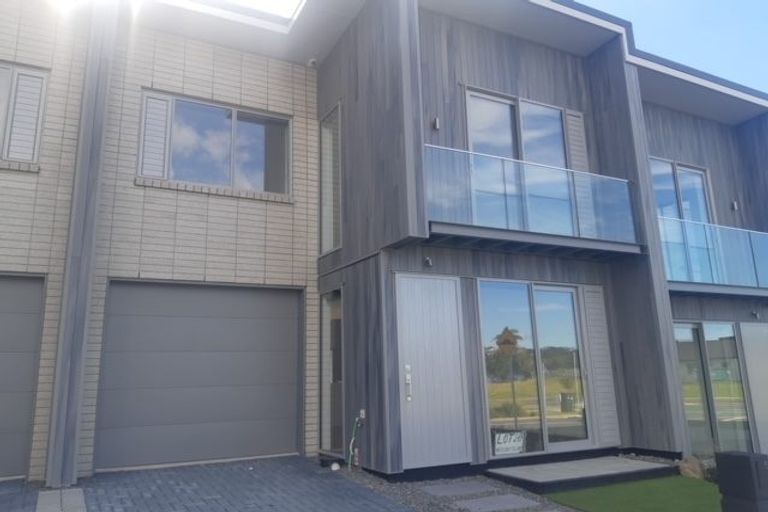 Photo of property in 5 Gunn Way, Hobsonville, Auckland, 0616