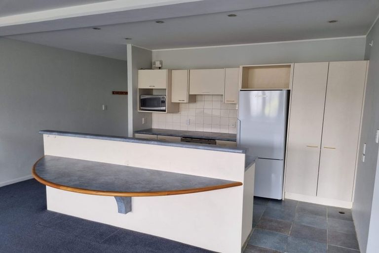 Photo of property in Grandstand Apartments, 37/80u Kent Terrace, Mount Victoria, Wellington, 6011