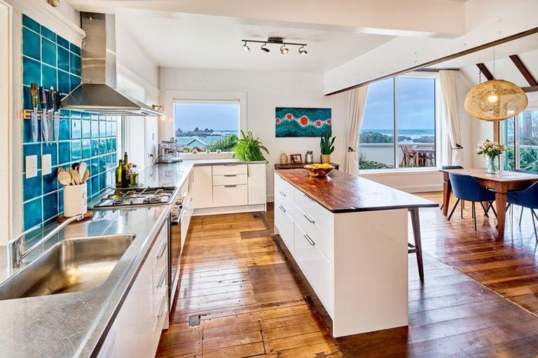 Photo of property in 336 The Esplanade, Island Bay, Wellington, 6023