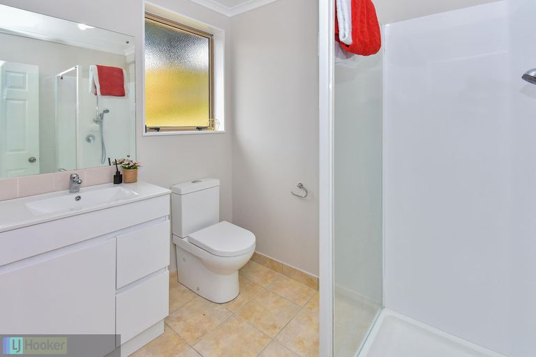 Photo of property in 26 Piriti Place, Weymouth, Auckland, 2103