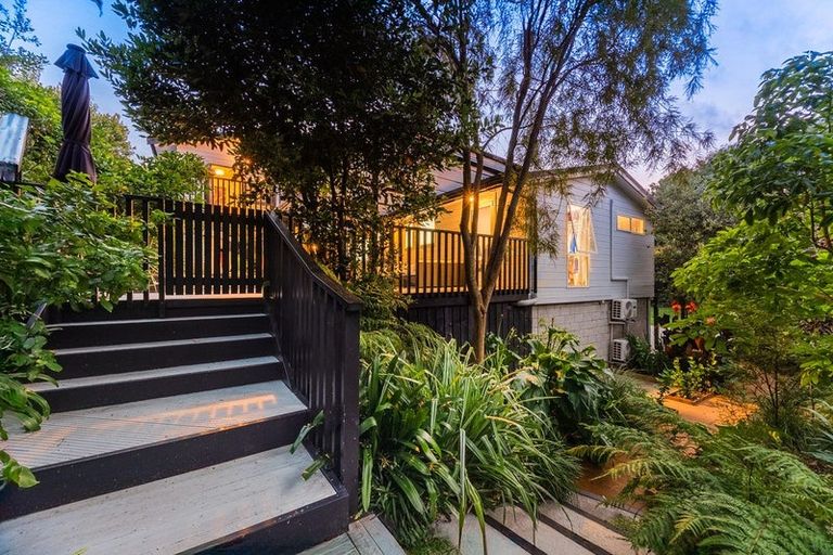 Photo of property in 15 Tiromoana Road, Raumati South, Paraparaumu, 5032