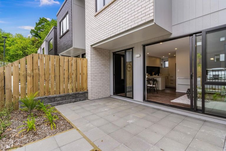 Photo of property in 36 Tokai Place, Glen Eden, 0602