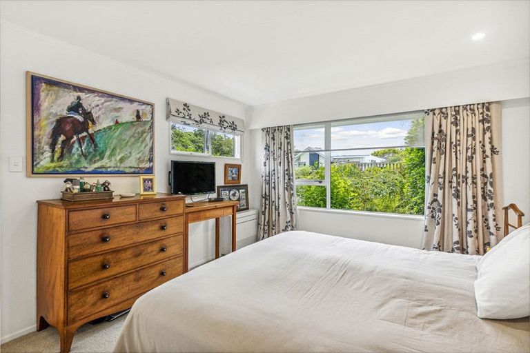 Photo of property in 2 Rewarewa Crescent, Waikanae, 5036