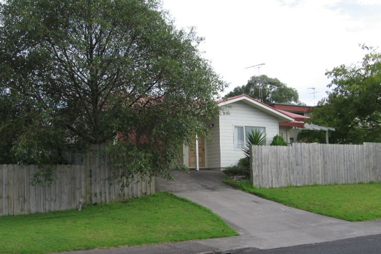 Photo of property in 90 Granville Drive, Massey, Auckland, 0614