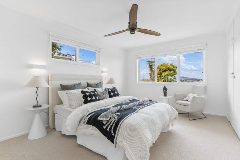 Photo of property in 2/104 Sylvan Avenue, Northcote, Auckland, 0627
