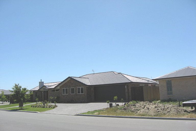 Photo of property in 14 Mataroa Place, Parklands, Christchurch, 8083