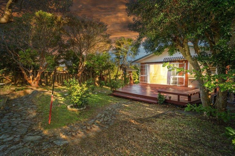 Photo of property in 2/21 Glamorgan Drive, Torbay, Auckland, 0630