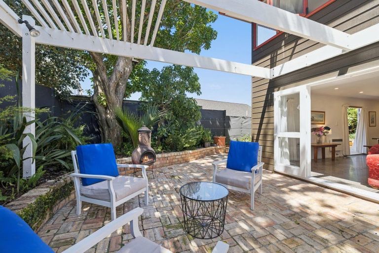 Photo of property in 8a Wicklow Road, Narrow Neck, Auckland, 0622