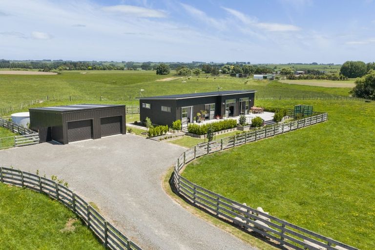 Photo of property in 567 Lethbridge Road, Halcombe, 4775