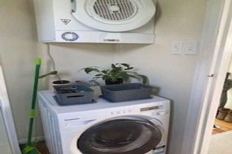 Photo of property in 15a Governor Road, Northland, Wellington, 6012