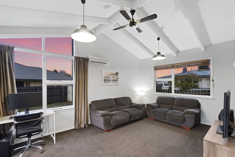 Photo of property in 15 Inca Place, Redwood, Christchurch, 8051