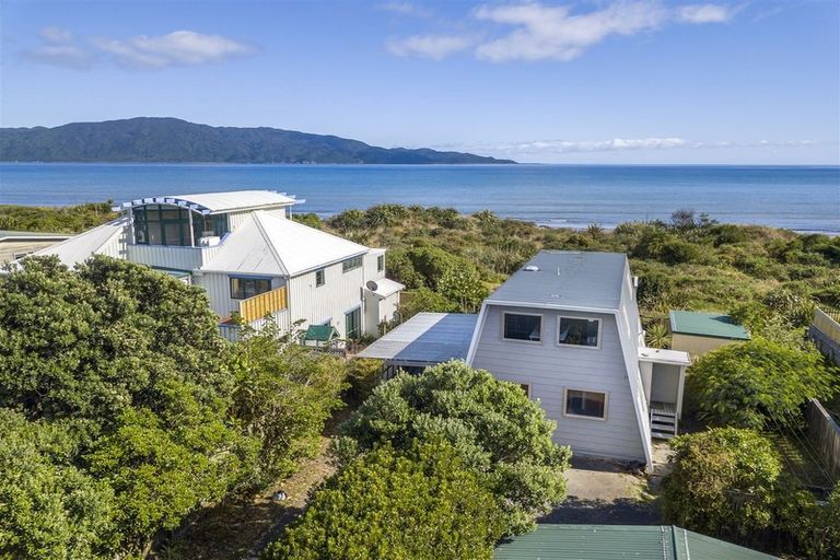 Photo of property in 245 Manly Street, Paraparaumu Beach, Paraparaumu, 5032