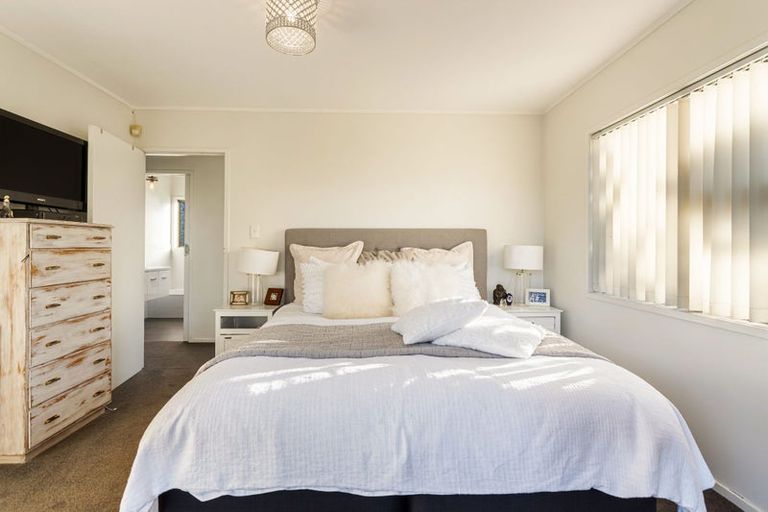 Photo of property in 24 Granville Drive, Massey, Auckland, 0614