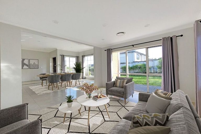Photo of property in 15 Kouras Place, Flat Bush, Auckland, 2016