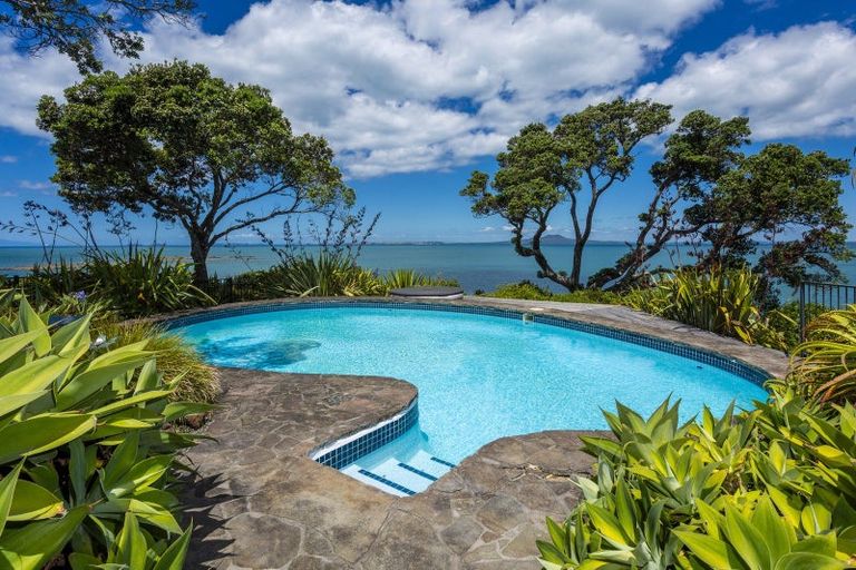 Photo of property in 62 Sharon Road, Waiake, Auckland, 0630