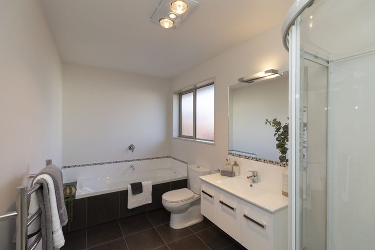 Photo of property in 73 Rannoch Drive, Broomfield, Christchurch, 8042