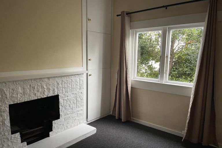 Photo of property in 2 Chaucer Road, Hospital Hill, Napier, 4110