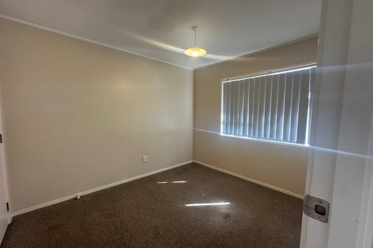 Photo of property in 1/2 Walter Strevens Drive, Conifer Grove, Takanini, 2112