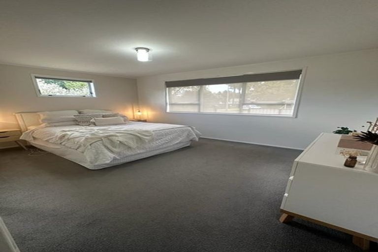 Photo of property in 14 Pukeroa Place, Papakura, 2110