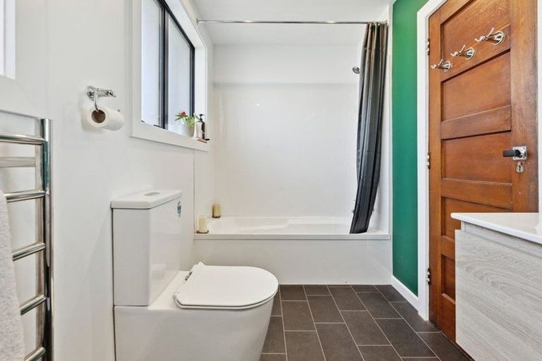 Photo of property in 2/7 Wilmot Street, Northcote, Christchurch, 8052