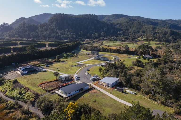 Photo of property in 33 North Ridge Drive, Pauanui, 3579