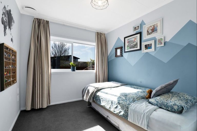 Photo of property in 17 Oberon Street, Stratford, 4332