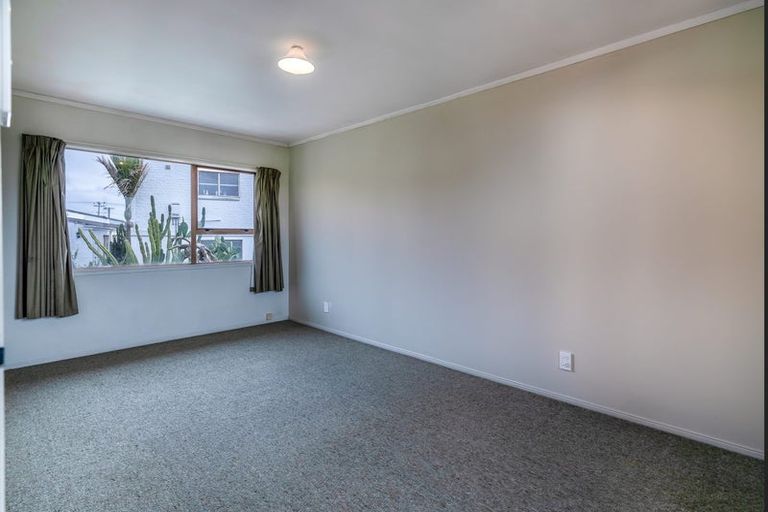 Photo of property in 2/3 Akehurst Avenue, New Lynn, Auckland, 0600