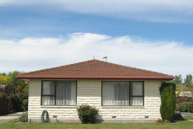Photo of property in 1/14 Momorangi Crescent, Redwood, Christchurch, 8051