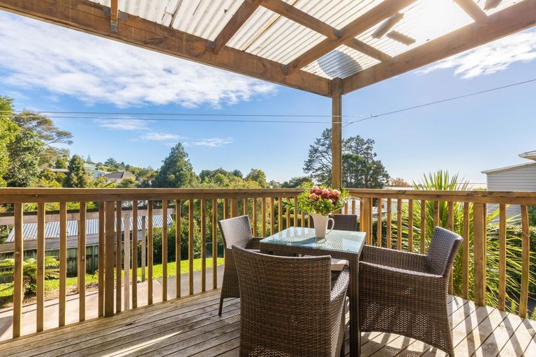 Photo of property in 36 Fairmount Road, Titirangi, Auckland, 0604