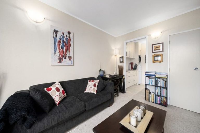 Photo of property in Hobson Court Flats, 56/70u Hobson Street, Thorndon, Wellington, 6011