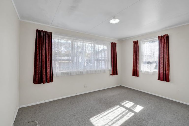 Photo of property in 14 Kauri Street, Merrilands, New Plymouth, 4312