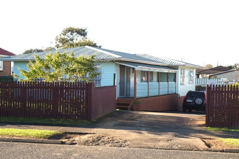 Photo of property in 17 Lyncroft Street, Mangere East, Auckland, 2024