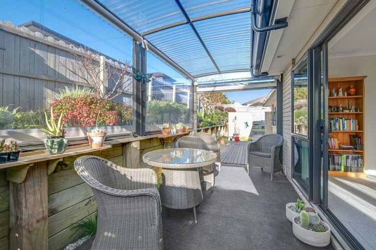 Photo of property in 16 Seamount Drive, Red Beach, 0932