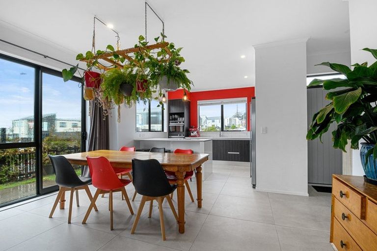 Photo of property in 18 Ringa Matau Road, Hobsonville, Auckland, 0616