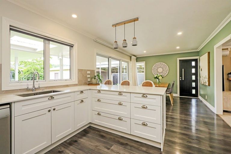 Photo of property in 27 Hammond Road, Taradale, Napier, 4112