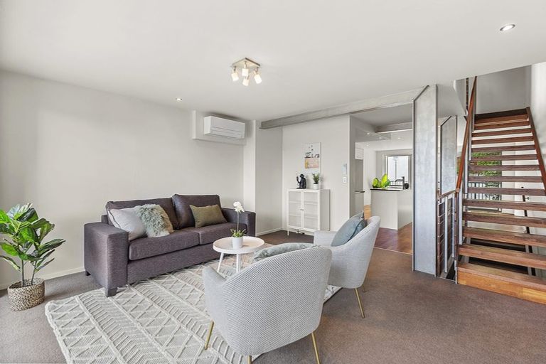 Photo of property in 1/142 Onslow Road, Khandallah, Wellington, 6035