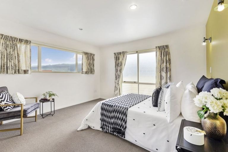 Photo of property in 16 Kilkelly Close, Tawa, Wellington, 5028