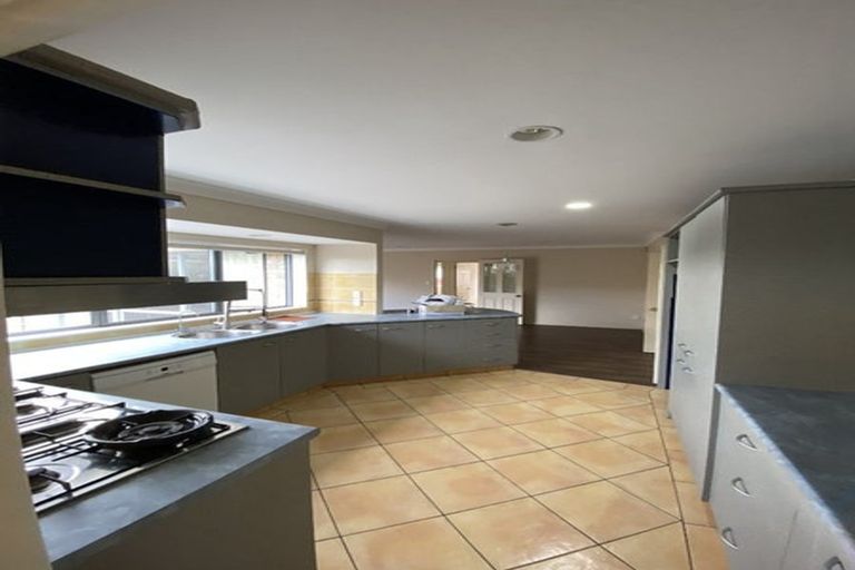 Photo of property in 10 Mullagh Place, East Tamaki Heights, Auckland, 2016