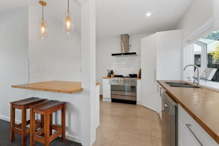 Photo of property in 28 Riverlaw Terrace, Saint Martins, Christchurch, 8022