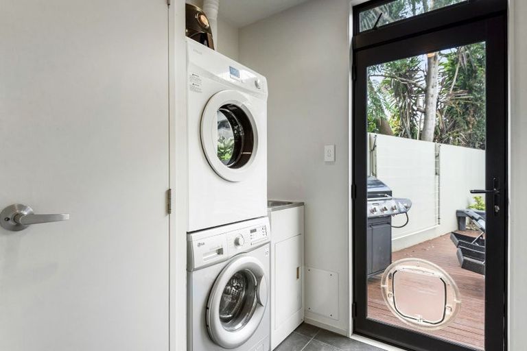 Photo of property in 3/71 Pupuke Road, Northcote, Auckland, 0627