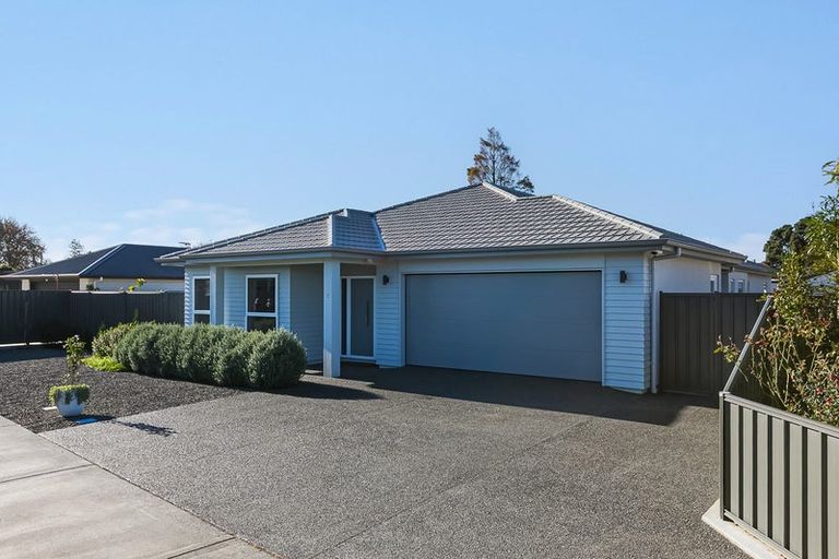 Photo of property in 7 Willow Brook Place, Clive, 4102