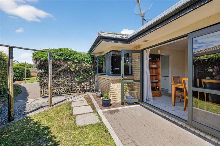 Photo of property in 4 Halesia Place, Mount Maunganui, 3116