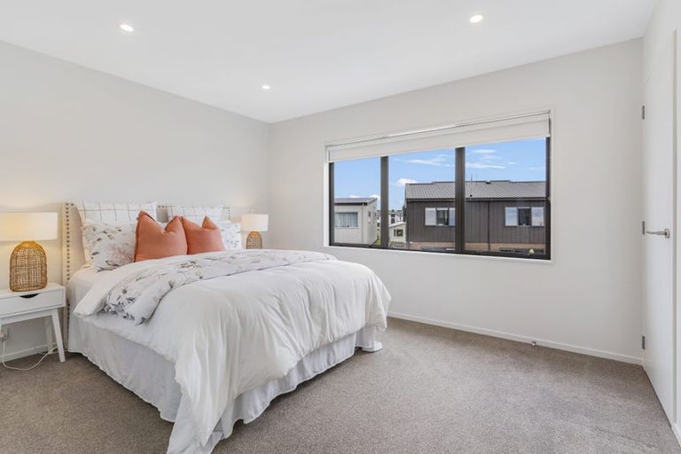 Photo of property in 15 Orona Place, Takanini, 2112