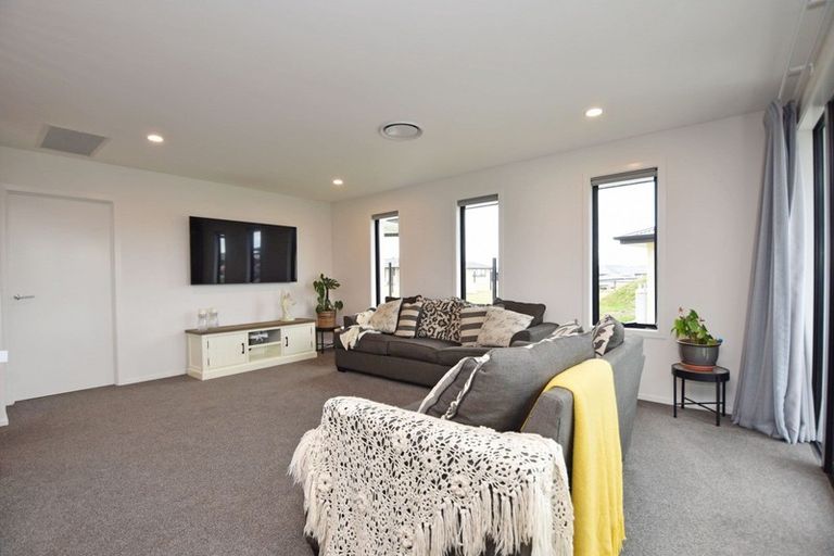 Photo of property in 18 Pegasus Place, Seaward Bush, Invercargill, 9812