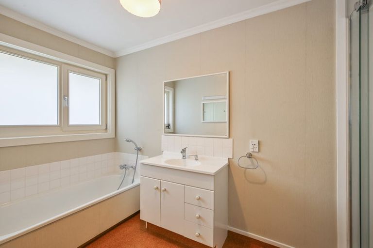 Photo of property in 16 Stormont Place, Avonhead, Christchurch, 8042
