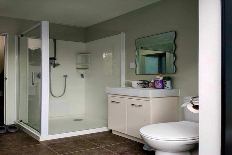 Photo of property in 31 Stewart Drive, Newlands, Wellington, 6037