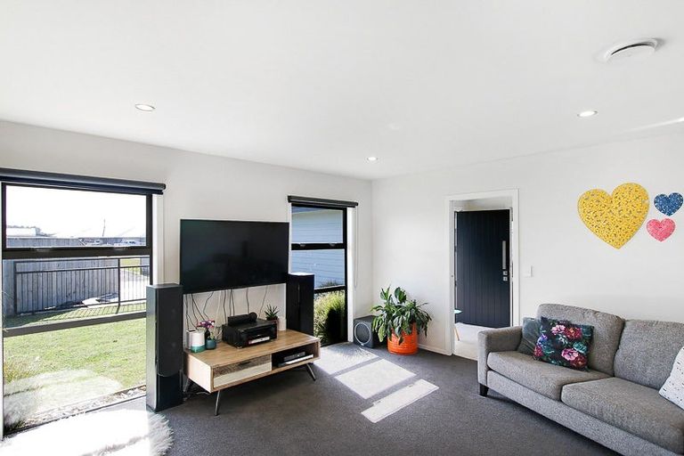 Photo of property in 17 Story Street, Foxton Beach, Foxton, 4815
