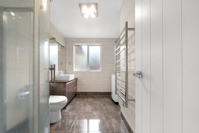 Photo of property in 51 Mt Lebanon Crescent, The Gardens, Auckland, 2105